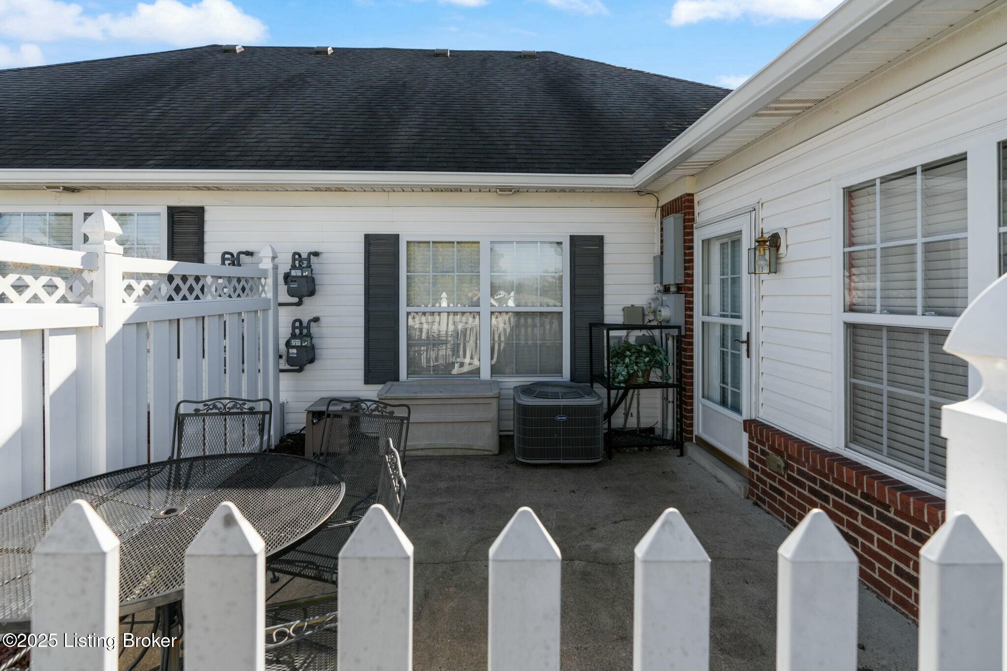 10401 Pine Glen Cir, Louisville, Kentucky image 6