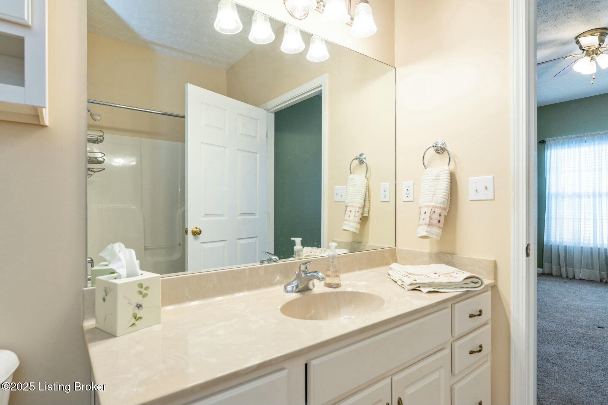 10401 Pine Glen Cir, Louisville, Kentucky image 36