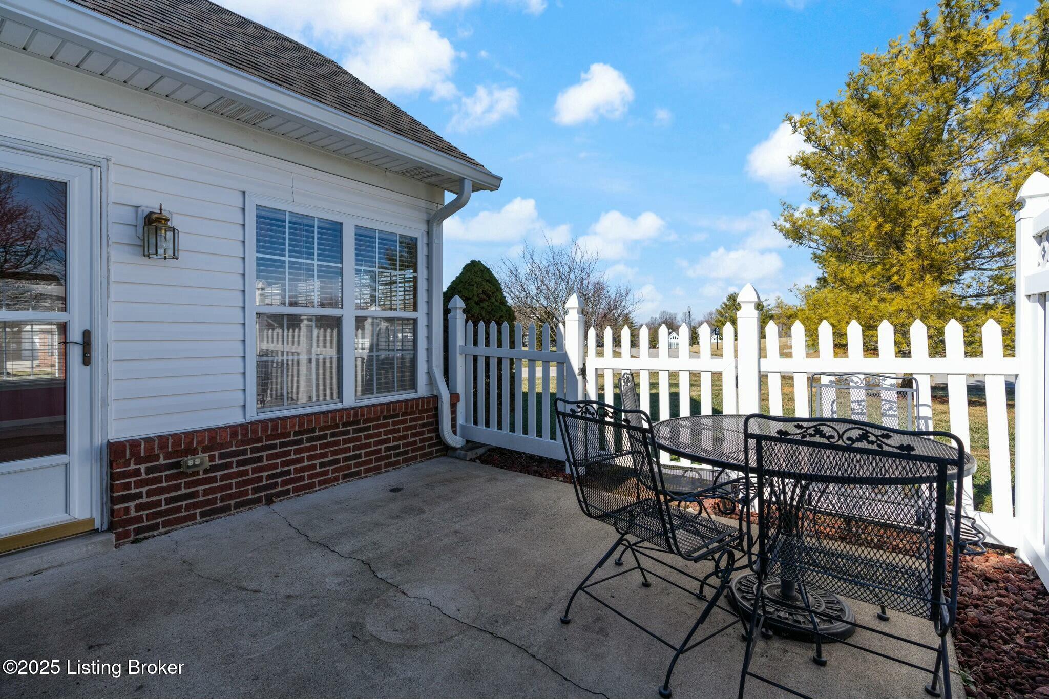 10401 Pine Glen Cir, Louisville, Kentucky image 8