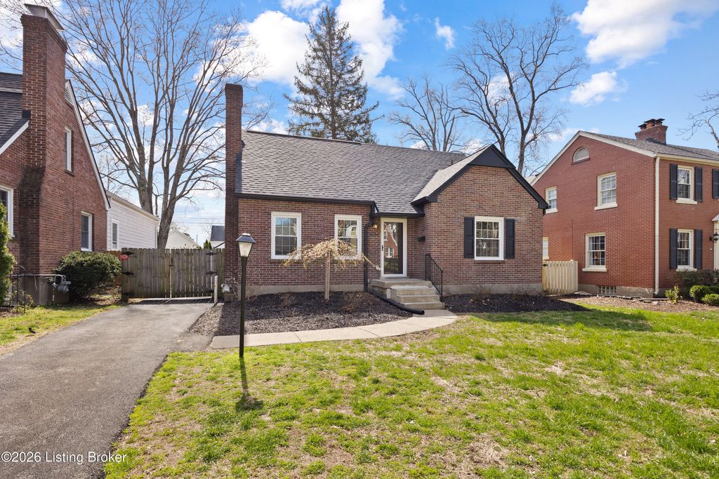 Photo of 3602 St Germaine Ct, Louisville, KY 40207 (MLS # 1712501)