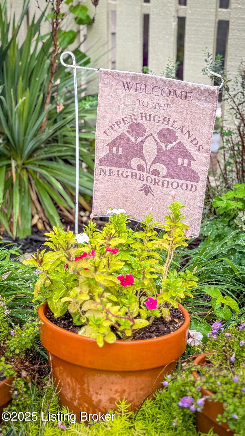 Photo of 1935 Gardiner Ln #G97, Louisville, KY 40205 (MLS # 1706223)