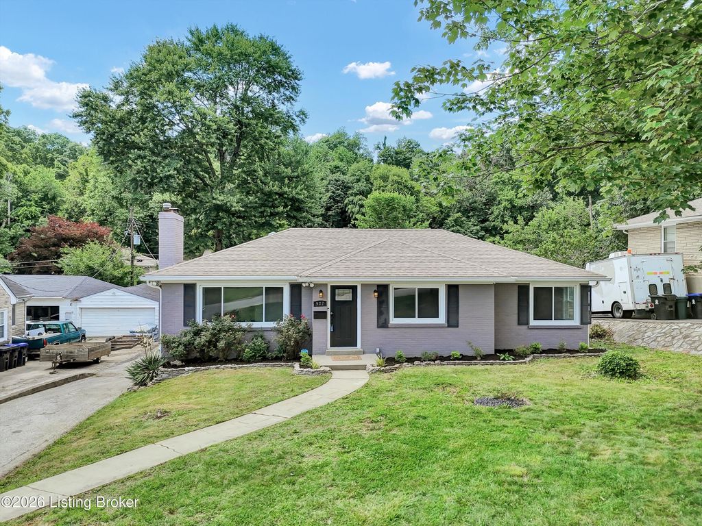 Photo of 927 Southview Rd, Louisville, KY 40214 (MLS # 1719102)