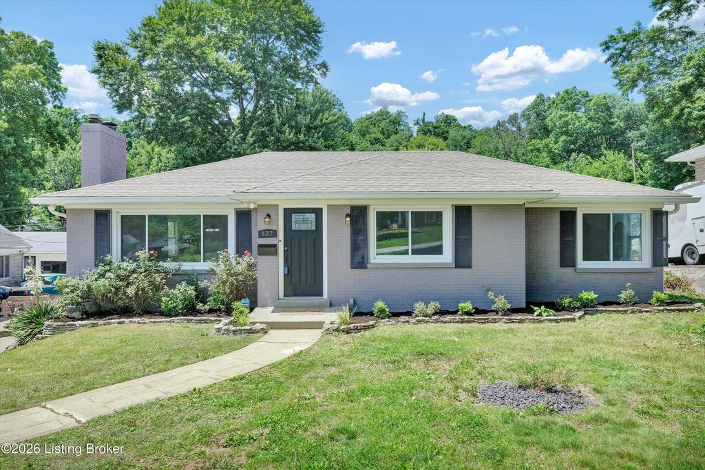 Photo of 927 Southview Rd, Louisville, KY 40214 (MLS # 1719102)