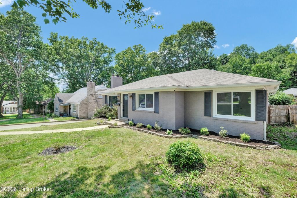 Photo of 927 Southview Rd, Louisville, KY 40214 (MLS # 1719102)