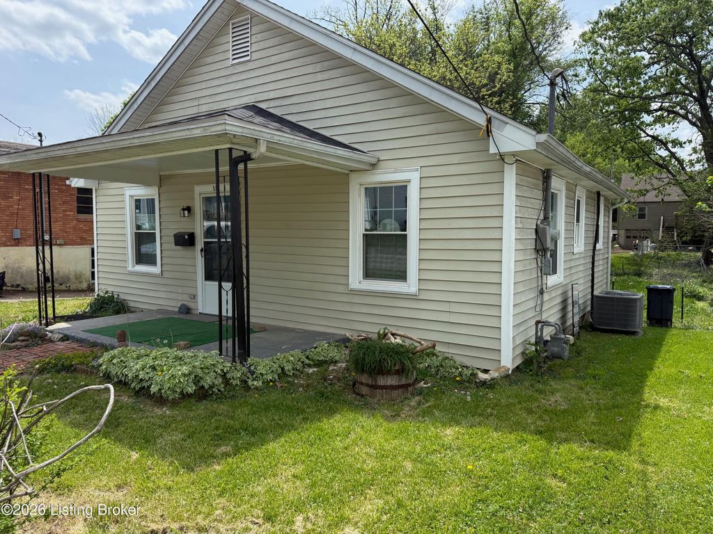Photo of 116 Elizabeth St, Frankfort, KY 40601 (MLS # 1714648)