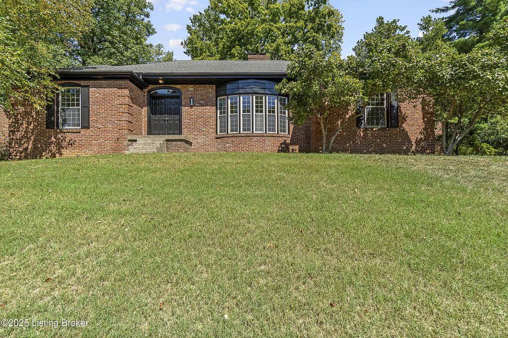 Photo of 5409 Pueblo Rd, Louisville, KY 40207 (MLS # 1706457)