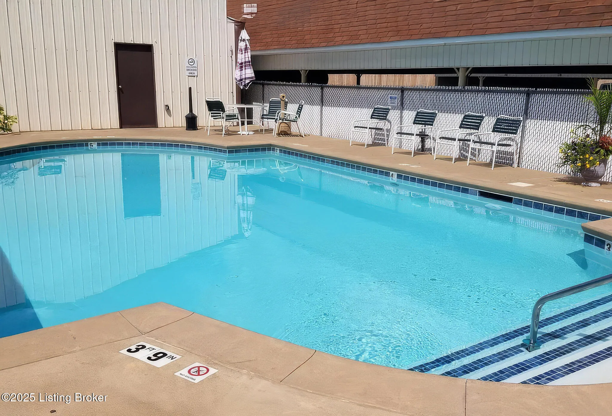 Louisville, Kentucky 40220, United States, 2 Bedrooms Bedrooms, ,2 BathroomsBathrooms,Residential,Active,246405