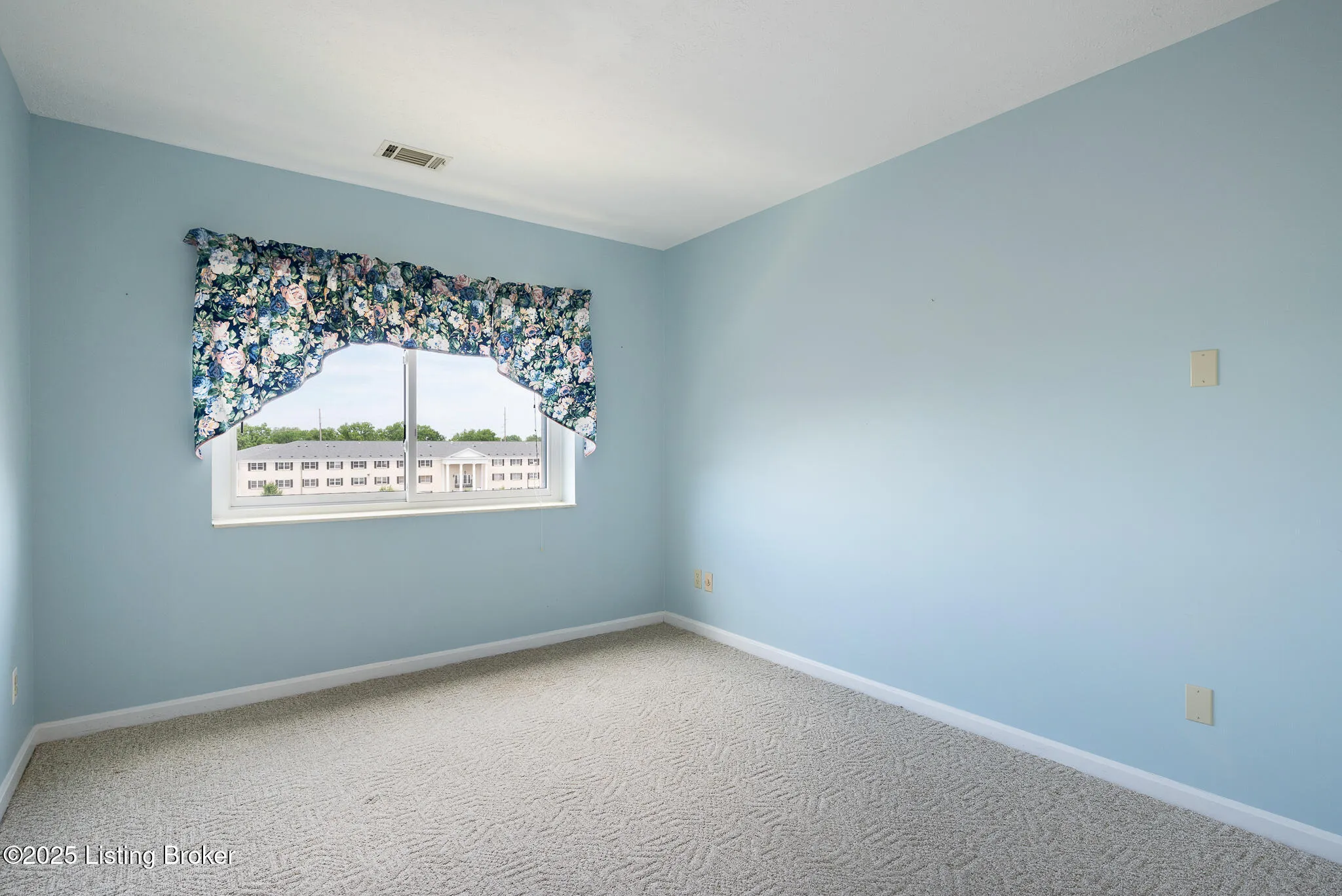 Louisville, Kentucky 40220, United States, 2 Bedrooms Bedrooms, ,2 BathroomsBathrooms,Residential,Active,246405