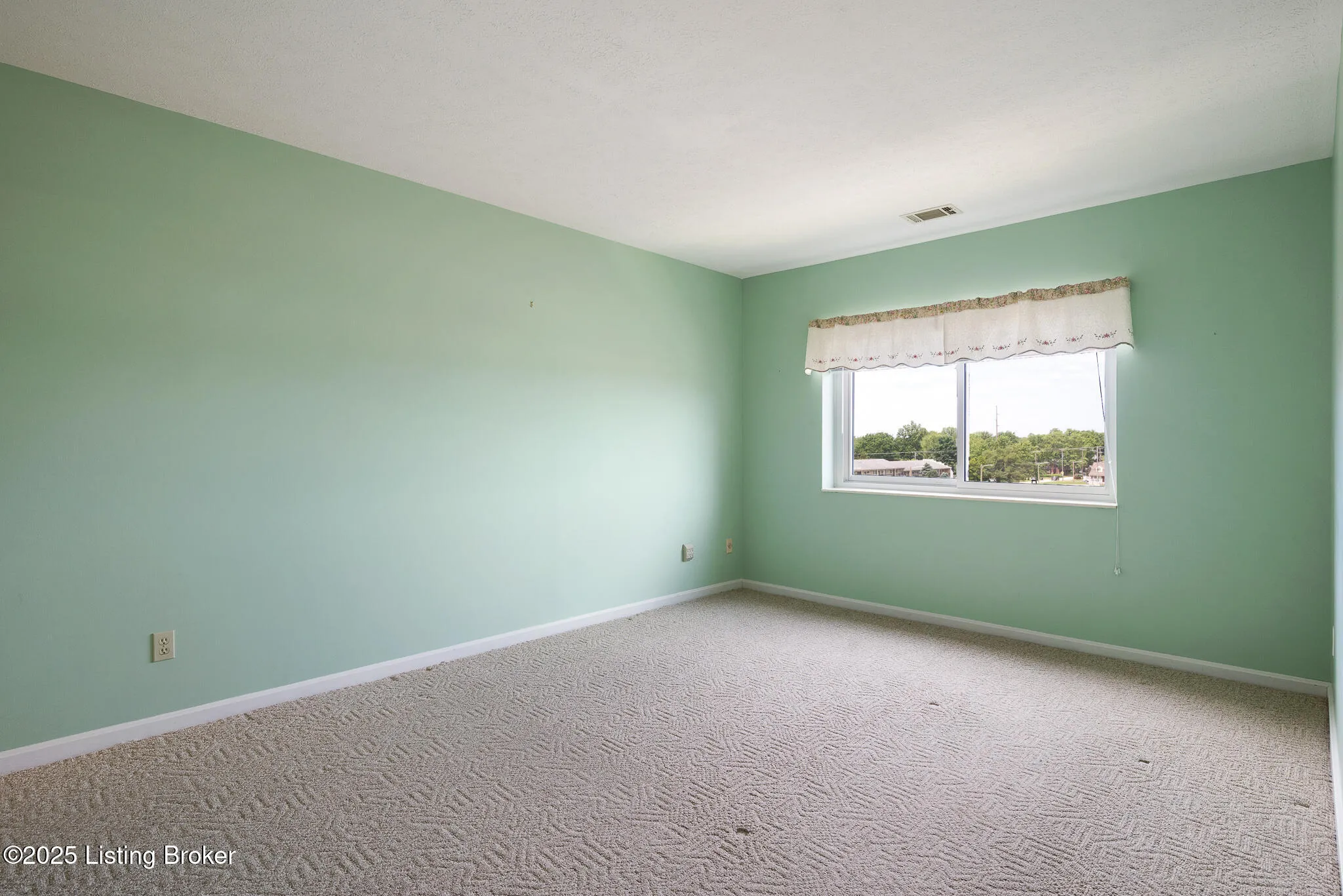 Louisville, Kentucky 40220, United States, 2 Bedrooms Bedrooms, ,2 BathroomsBathrooms,Residential,Active,246405