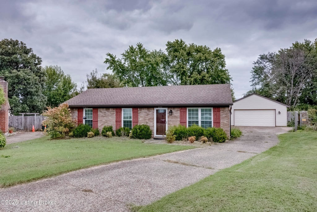 Photo of 6001 Hickory Tree Rd, Louisville, KY 40291 (MLS # 1730412)