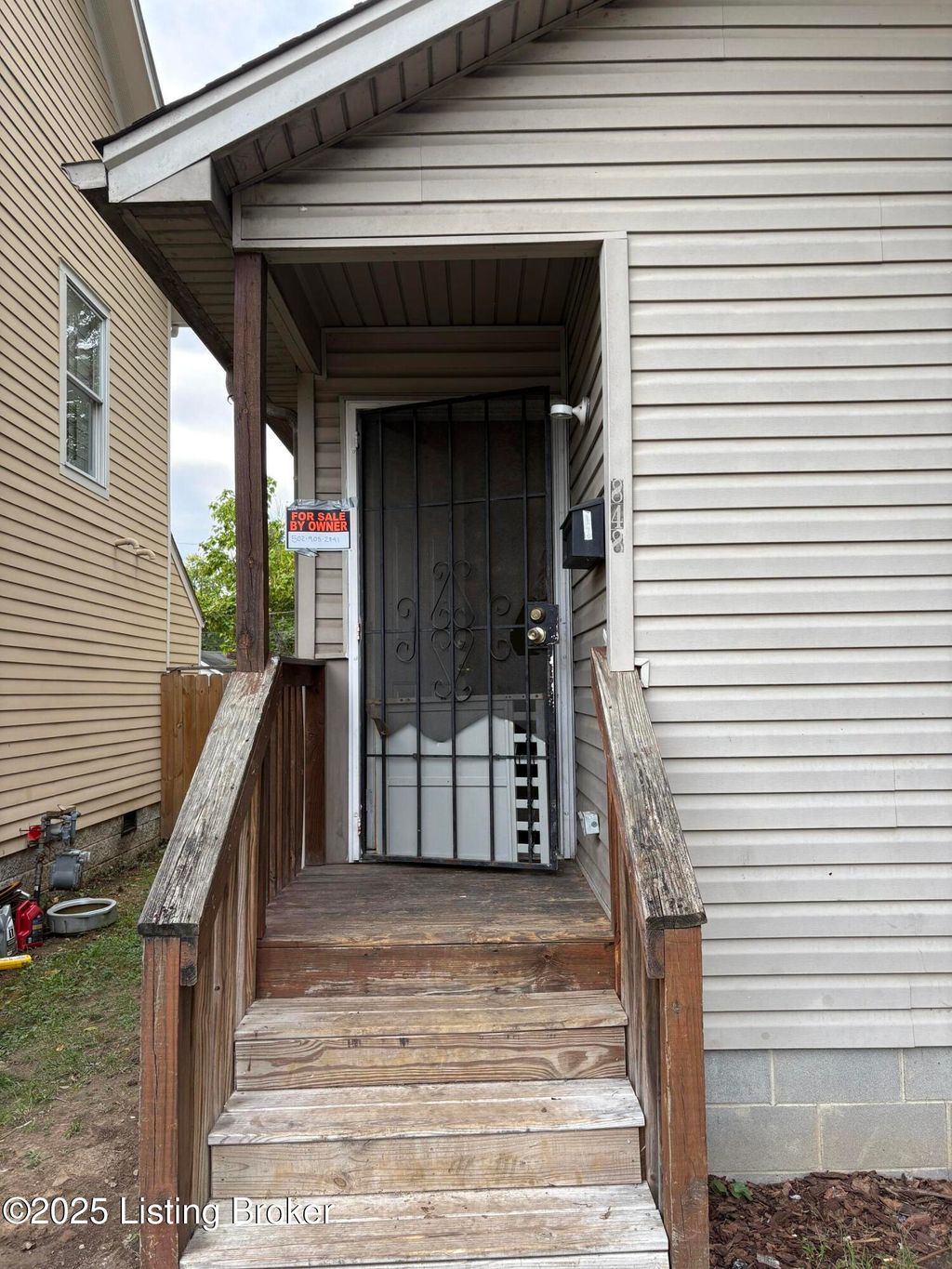 Photo of 848 S 23rd St, Louisville, KY 40211 (MLS # 1701854)