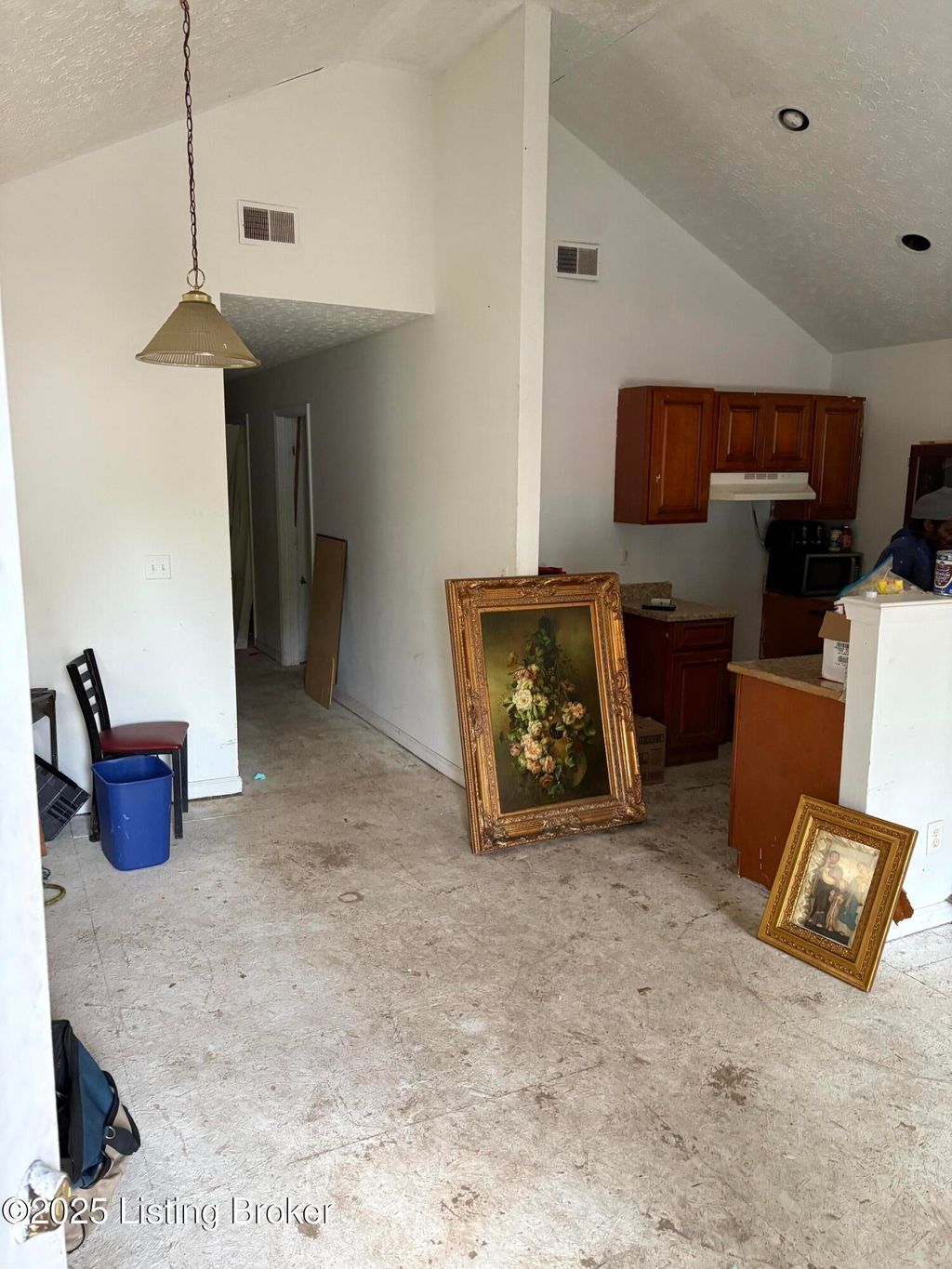Photo of 848 S 23rd St, Louisville, KY 40211 (MLS # 1701854)