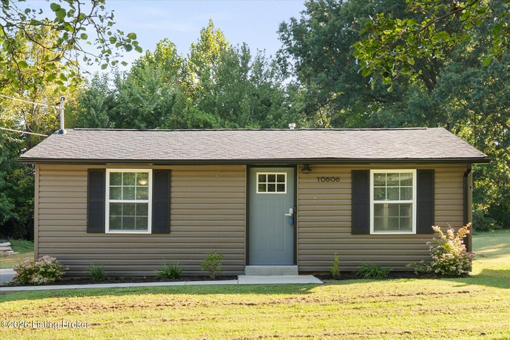 Photo of 10606 Alton Ln, Louisville, KY 40118 (MLS # 1727958)