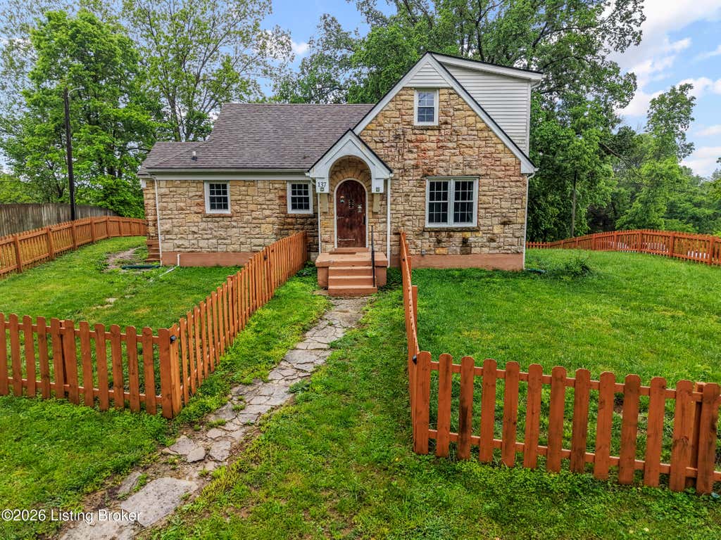 Photo of 137 Eastview Dr, Taylorsville, KY 40071 (MLS # 1725895)