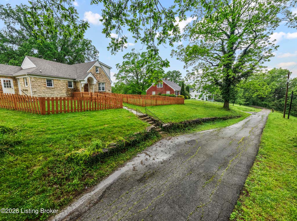 Photo of 137 Eastview Dr, Taylorsville, KY 40071 (MLS # 1725895)