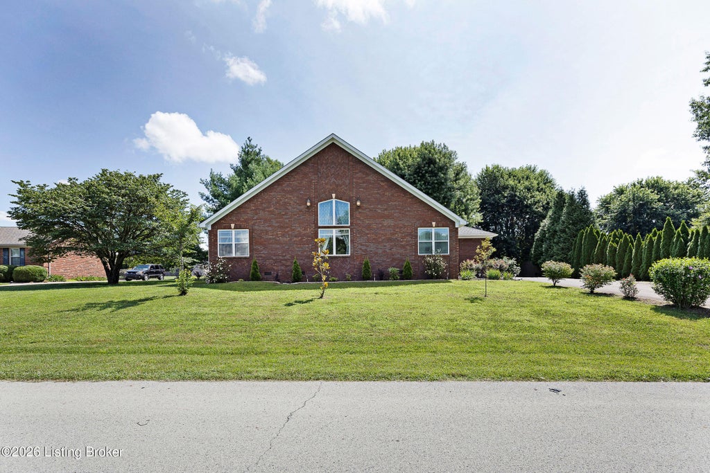 Photo of 1009 Stonefield Way, Bardstown, KY 40004 (MLS # 1723601)