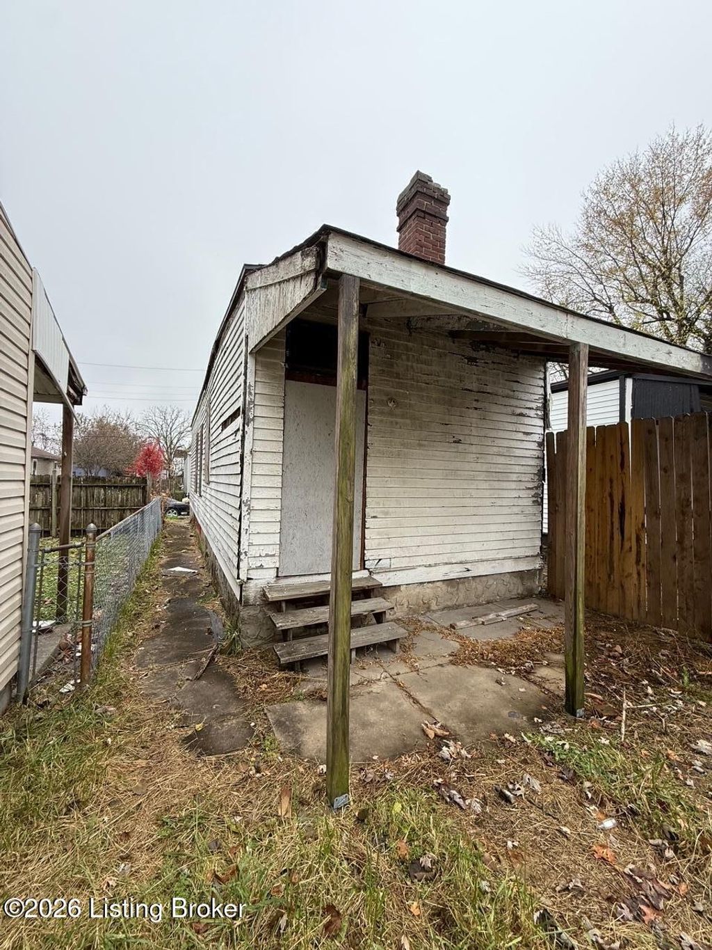 Photo of 1813 Columbia St, Louisville, KY 40203 (MLS # 1708029)