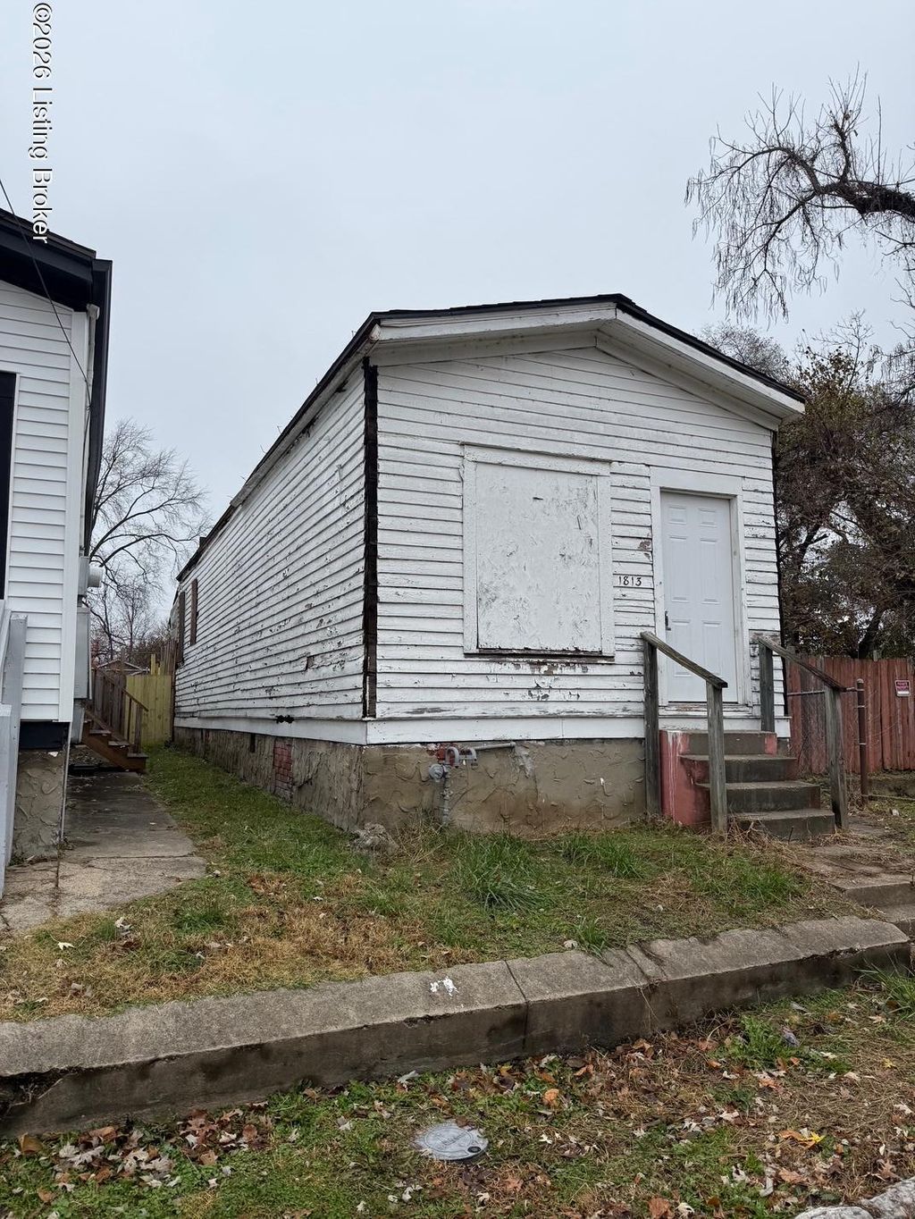 Photo of 1813 Columbia St, Louisville, KY 40203 (MLS # 1708029)