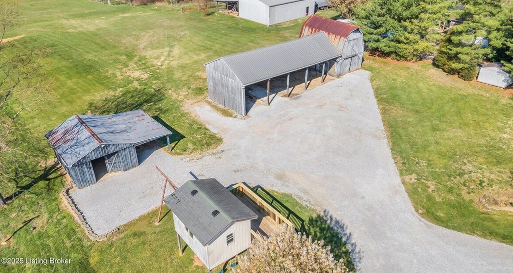 Photo of 364 Fairview Ln, Shepherdsville, KY 40165 (MLS # 1725651)
