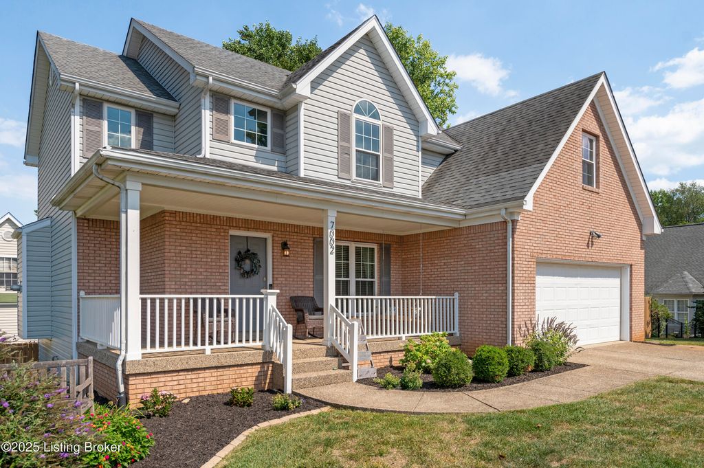Photo of 7002 Autumn Bent Way, Crestwood, KY 40014 (MLS # 1697292)