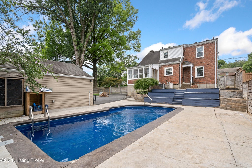 Photo of 2609 Landor Ave, Louisville, KY 40205 (MLS # 1721956)