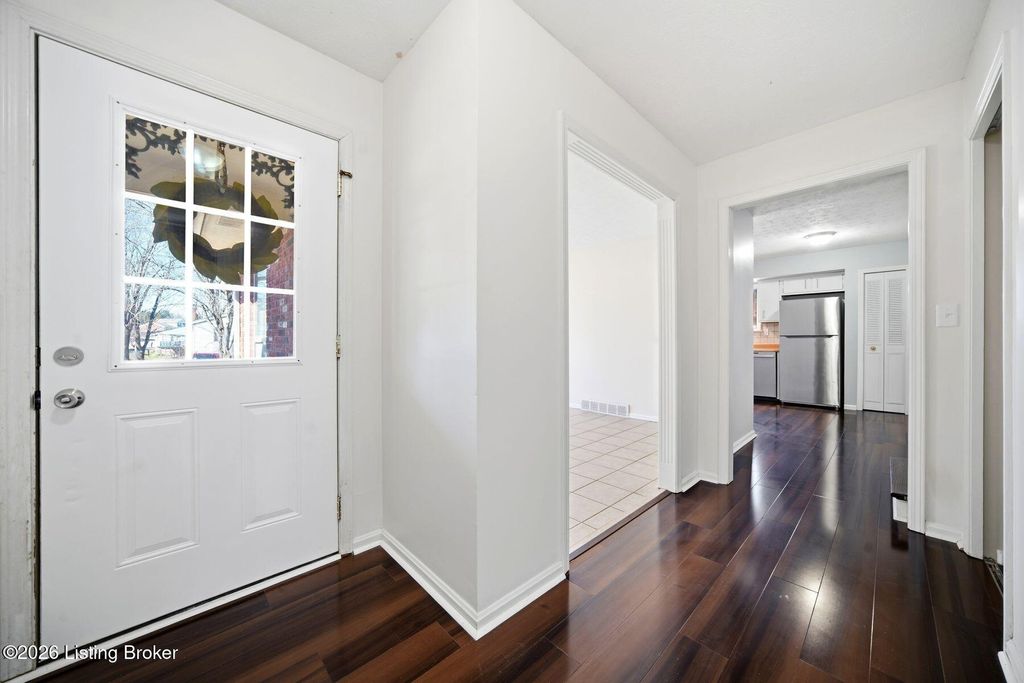 Photo of 7905 Mary Sue Dr, Louisville, KY 40291 (MLS # 1710443)