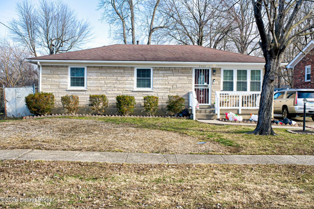 Photo of 5705 Tarragon Ct, Louisville, KY 40219 (MLS # 1712998)