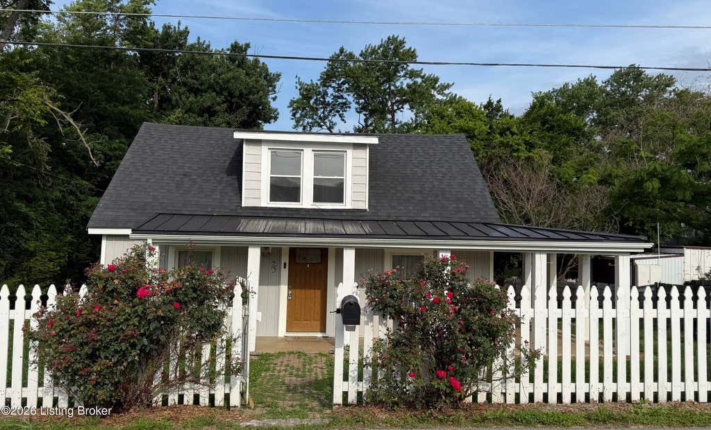 Photo of 75 Broadway St, Chaplin, KY 40012 (MLS # 1719756)