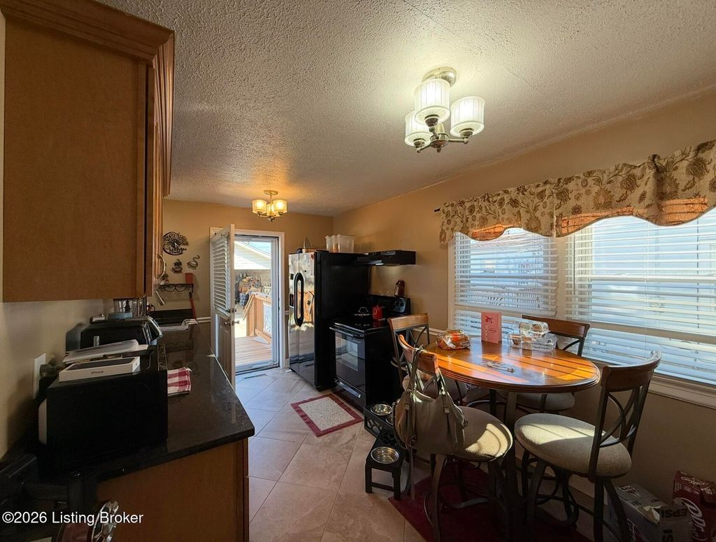 Photo of 4823 S 6th St, Louisville, KY 40214 (MLS # 1710191)