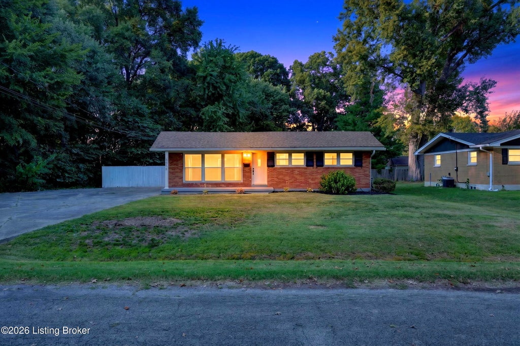 Photo of 2605 Veronica Dr, Louisville, KY 40216 (MLS # 1728295)