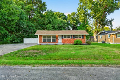 Homes For Sale - 2605 Veronica Dr<br/> Louisville, KY 40216