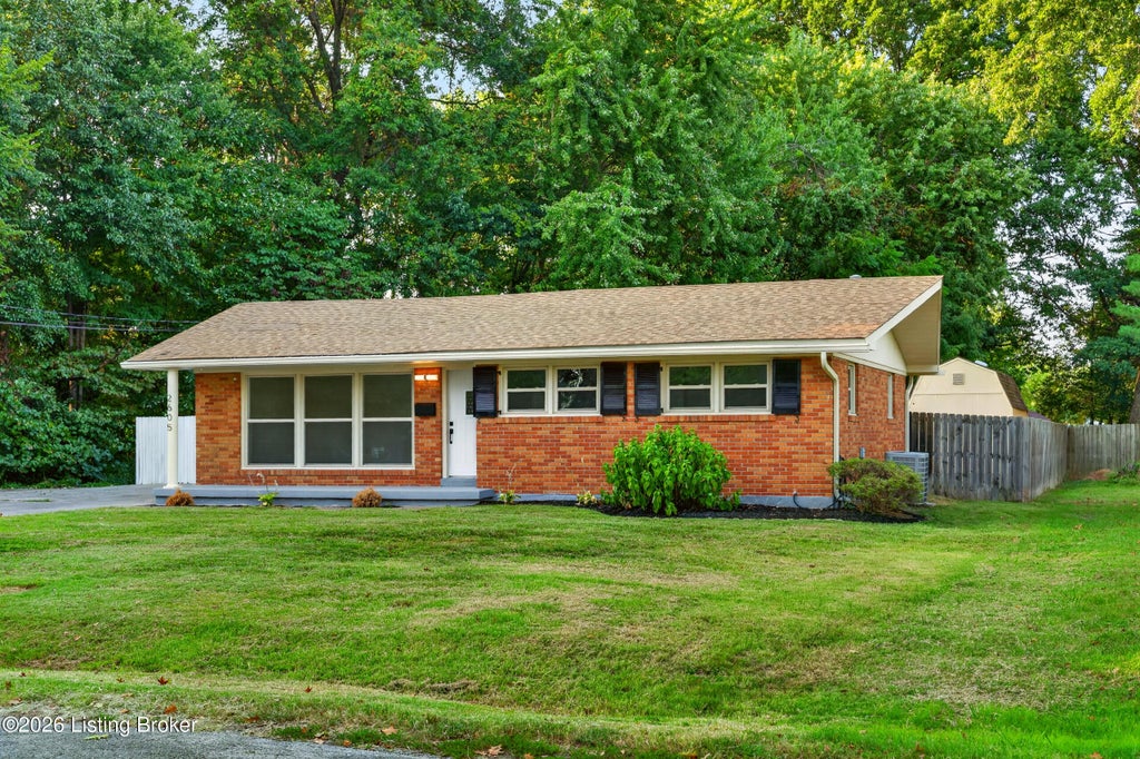 Photo of 2605 Veronica Dr, Louisville, KY 40216 (MLS # 1728295)