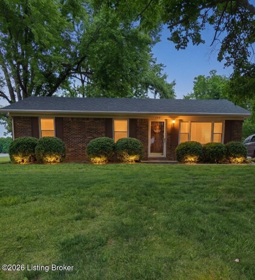 Photo of 202 Saint Thomas Ct, Bardstown, KY 40004 (MLS # 1717112)