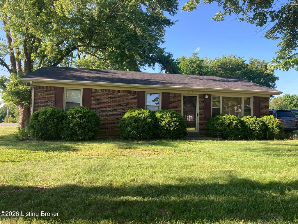 Photo of 202 Saint Thomas Ct, Bardstown, KY 40004 (MLS # 1717112)