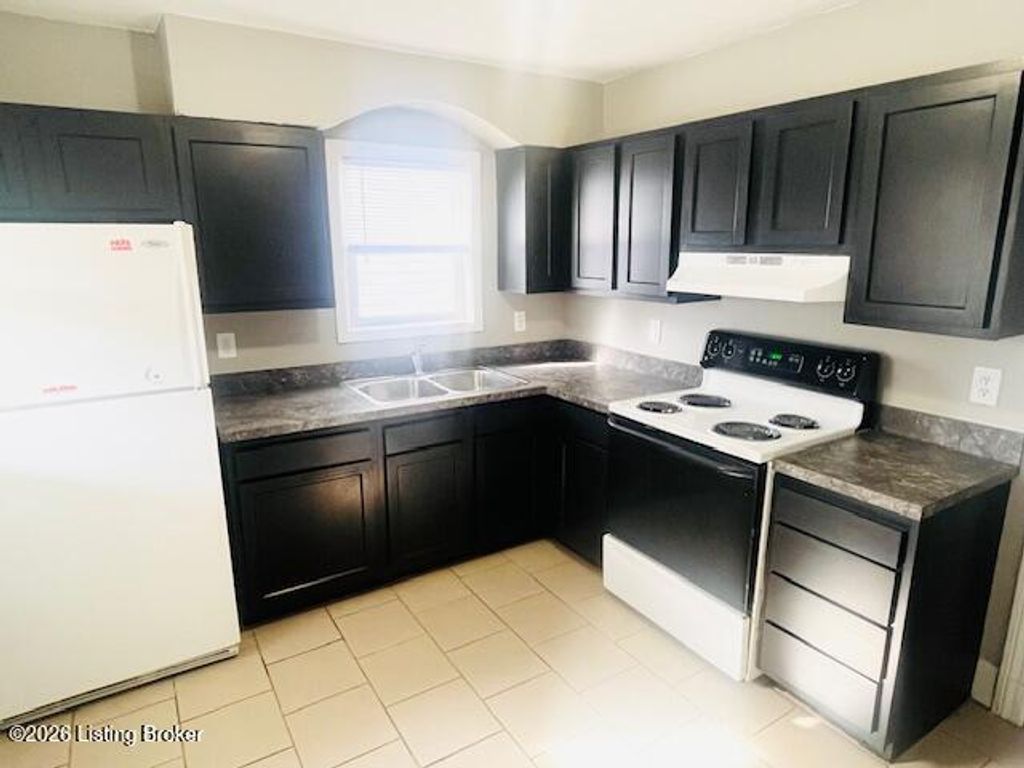 Photo of 3733 Lentz Ave, Louisville, KY 40215 (MLS # 1712316)