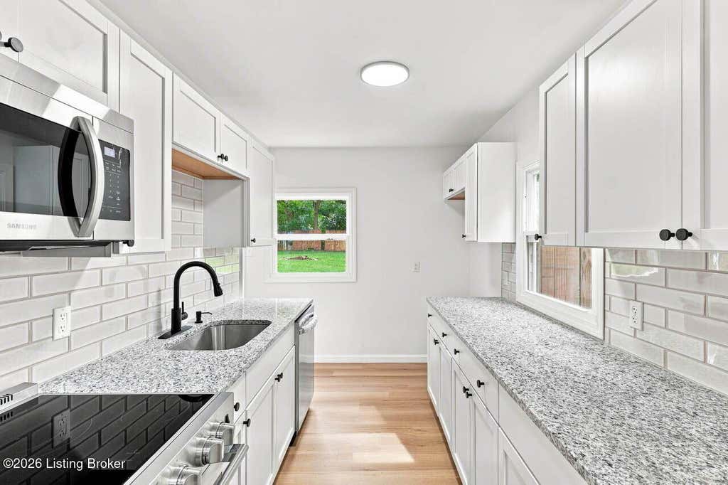Photo of 211 Alpha Ave, Louisville, KY 40218 (MLS # 1726871)