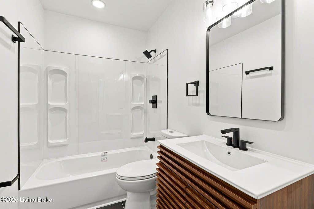 Photo of 211 Alpha Ave, Louisville, KY 40218 (MLS # 1726871)