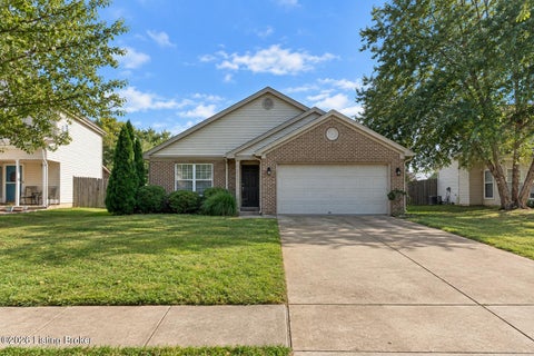 Homes For Rent - 6820 Woodhaven Place Dr<br/> Louisville, KY 40228