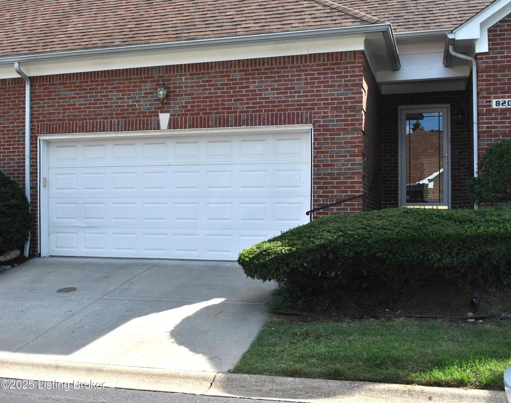 Photo of 8200 Rock Wall Ct, Louisville, KY 40220 (MLS # 1700054)