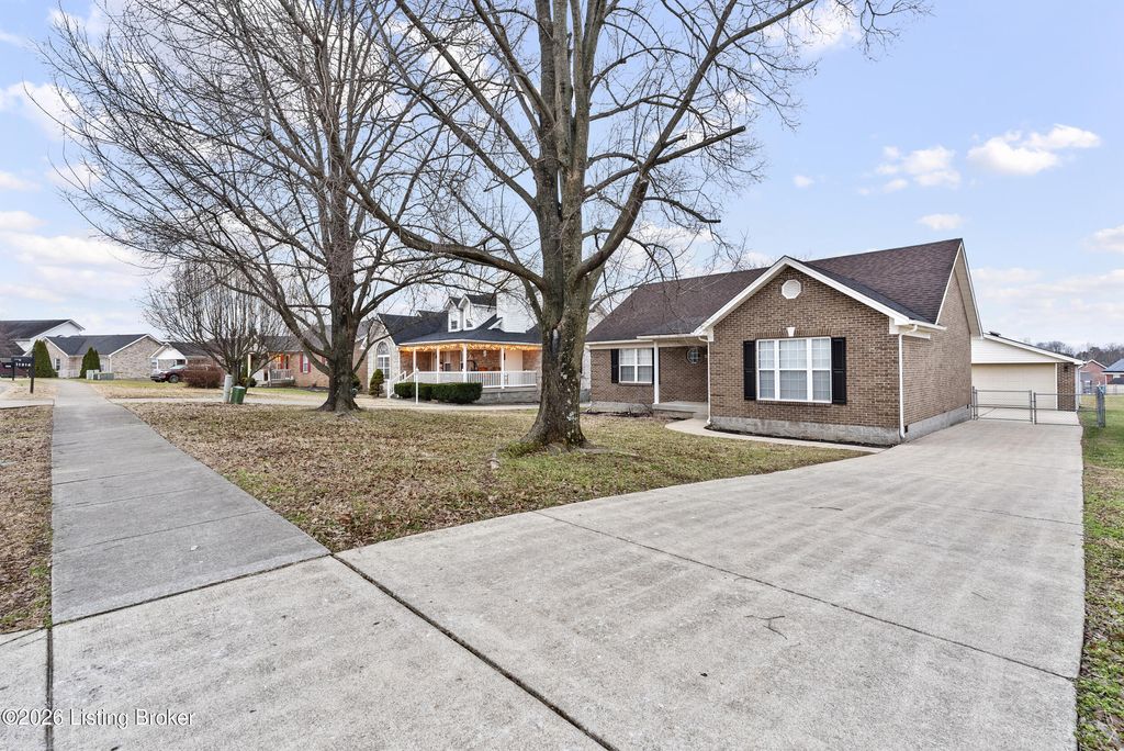 Photo of 11312 United Blvd, Louisville, KY 40229 (MLS # 1709336)