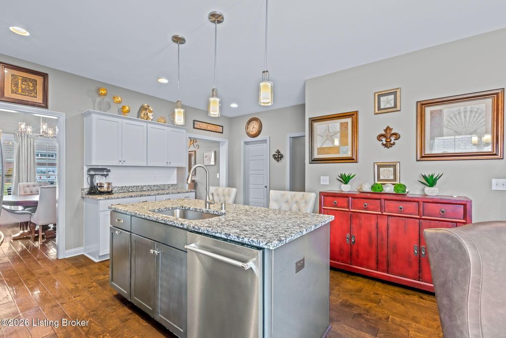 Photo of 8818 Stara Way, Jeffersontown, KY 40299 (MLS # 1710426)