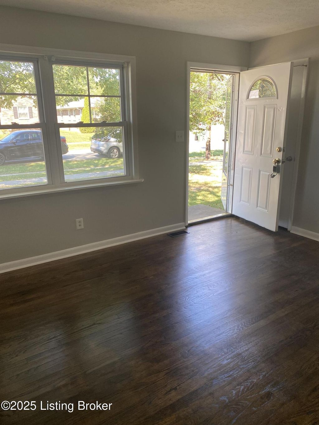 Photo of 3603 Cedarwood Way, Jeffersontown, KY 40299 (MLS # 1705396)