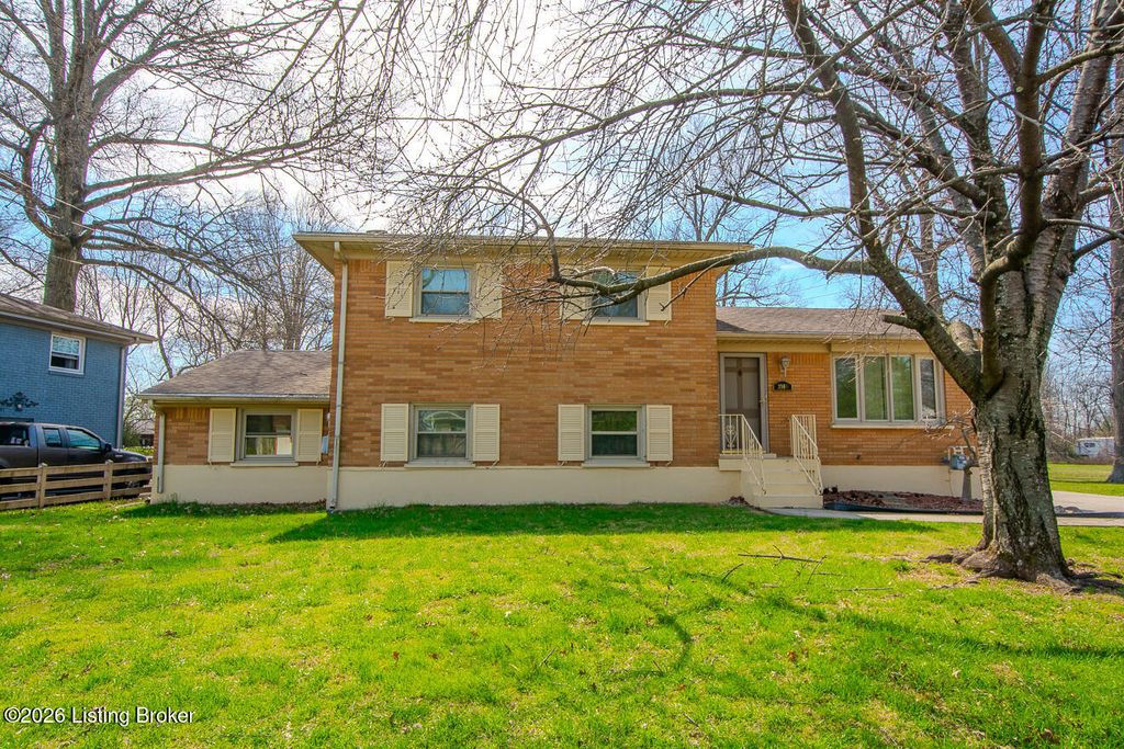 Photo of 3900 Glen Valley Rd, Louisville, KY 40219 (MLS # 1711996)