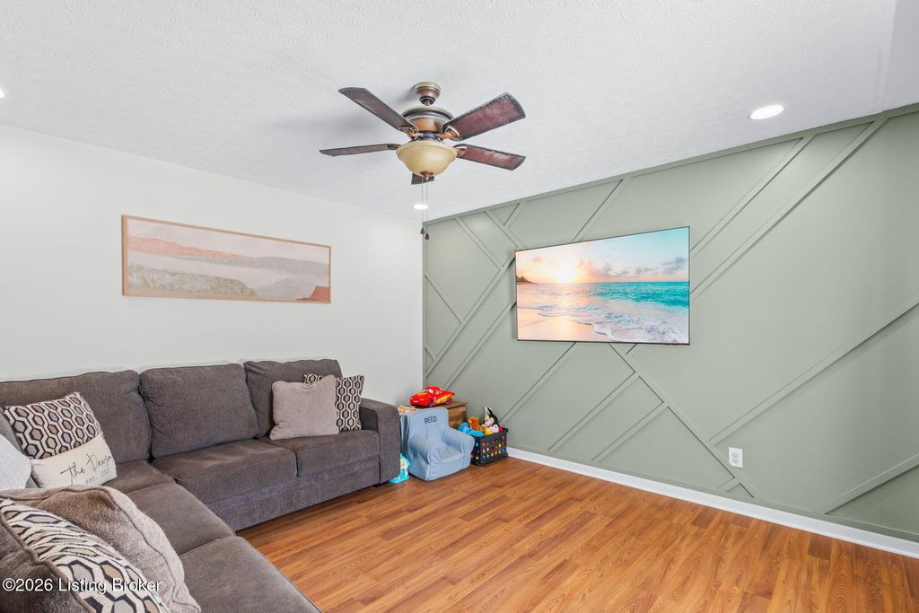 Photo of 418 Oak Run Dr, Mt Washington, KY 40047 (MLS # 1708096)