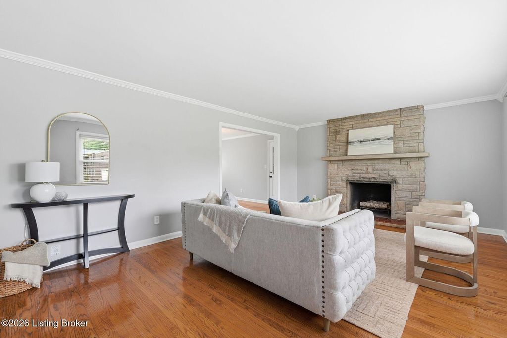 Photo of 4324 Foeburn Ln, Louisville, KY 40207 (MLS # 1714532)