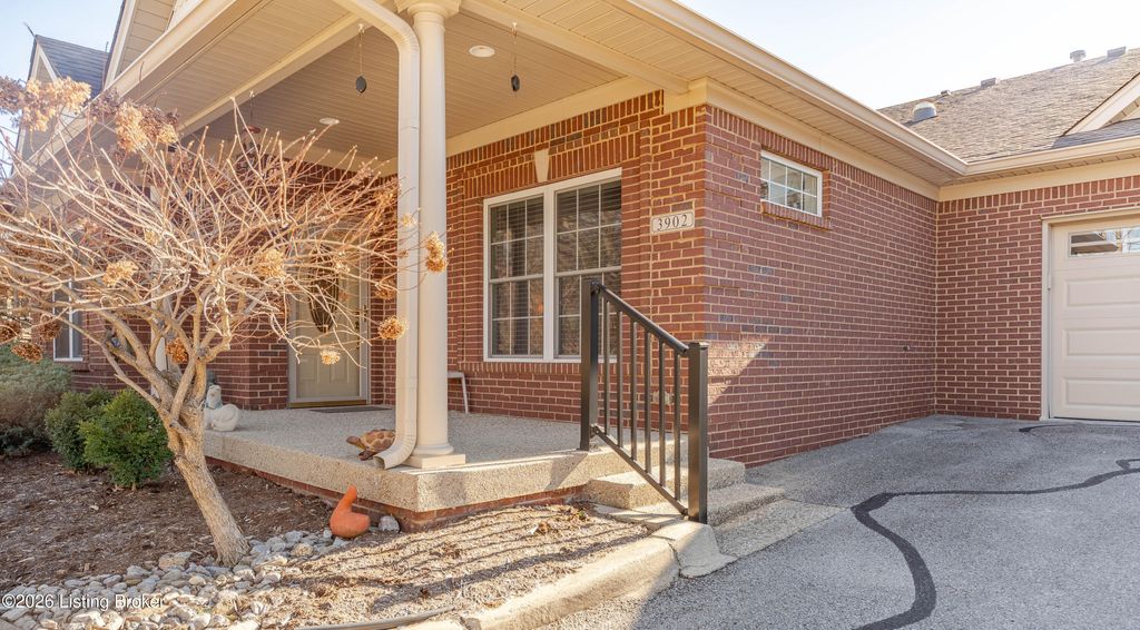 Photo of 3902 Spring Park Ln, Louisville, KY 40218 (MLS # 1707027)