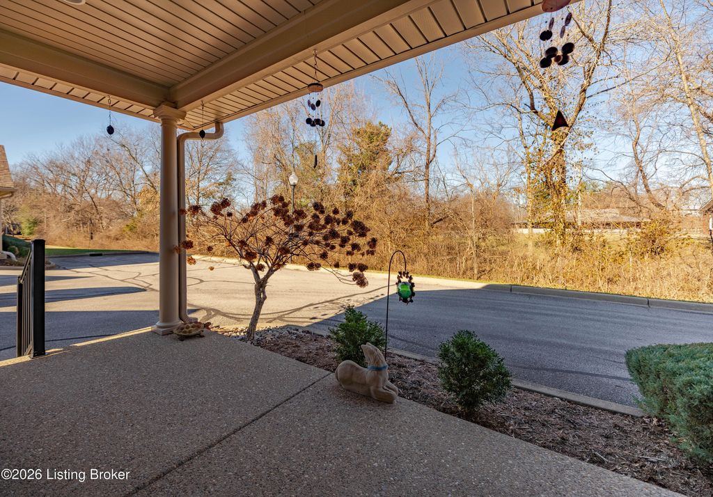 Photo of 3902 Spring Park Ln, Louisville, KY 40218 (MLS # 1707027)