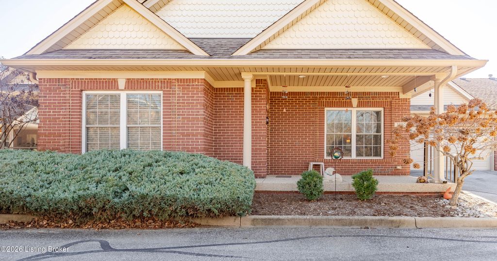 Photo of 3902 Spring Park Ln, Louisville, KY 40218 (MLS # 1707027)