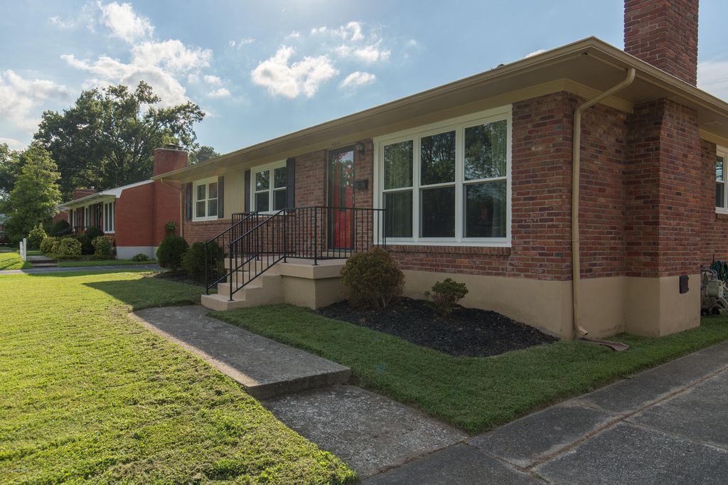 Photo of 4311 Kinloch Rd, Louisville, KY 40207 (MLS # 1713059)