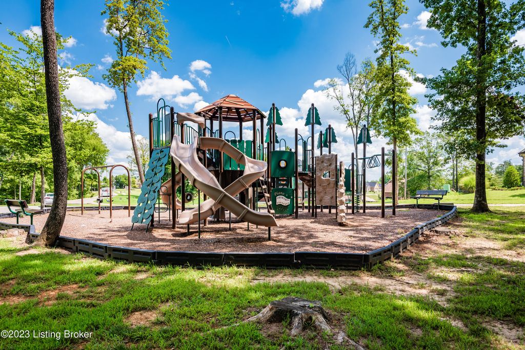 Photo of 423 Misty Green Ct, Mt Washington, KY 40047 (MLS # 1705343)